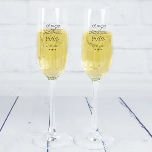 Copas de cava grabadas para Boda (Detalle de presentación)