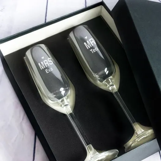 Copas de cava Mr y Mrs personalizadas (Idea de regalo original)