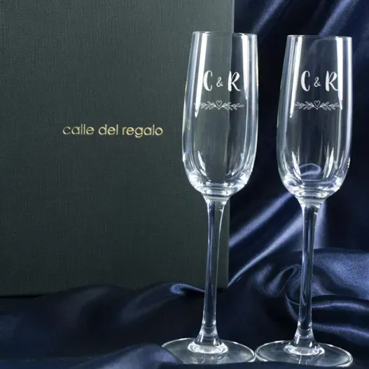 Copas de cava personalizadas para pareja (Vista alternativa)