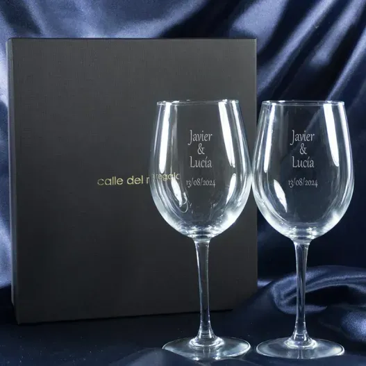 Copas de vino grabadas (Detalle de presentación)
