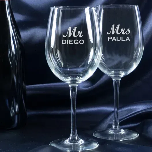 Copas de vino grabadas Mr y Mrs (Vista alternativa)
