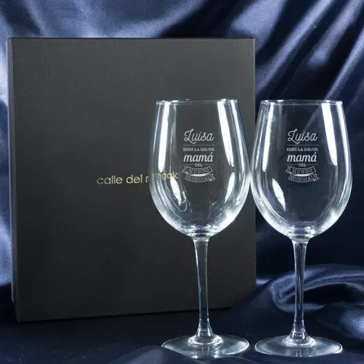 Copas de vino grabadas para madre (Detalle de presentación)