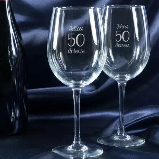 Copas de vino para cumplea&ntilde;os grabadas (Idea de regalo original)