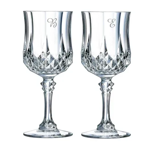 Copas de vino talladas grabadas con inicial (Foto de catálogo)