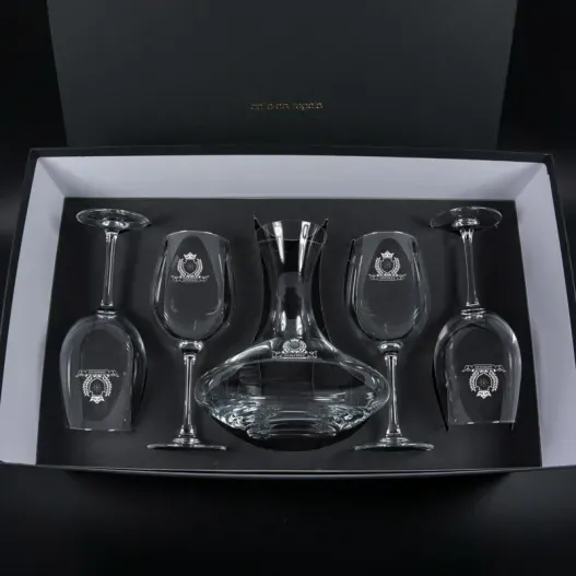 Copas de vino y decantador con escudo (Idea de regalo original)