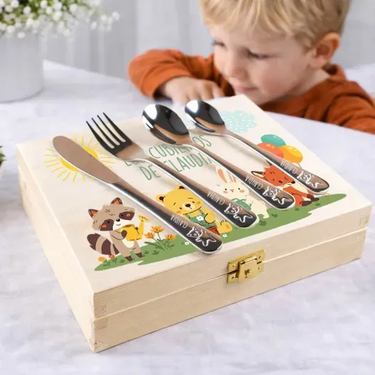 Cubiertos personalizados en caja de madera (Opción de grabado)