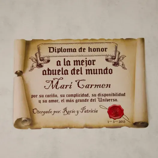 Diploma pergamino a la mejor abuela (Detalle de presentación)