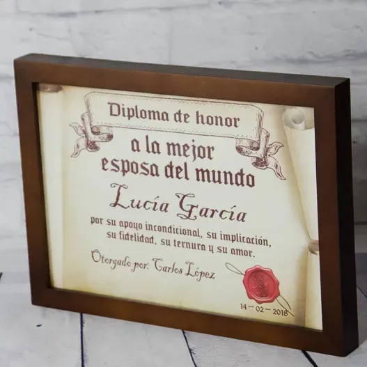 Diploma pergamino a la mejor esposa (Detalle de presentación)