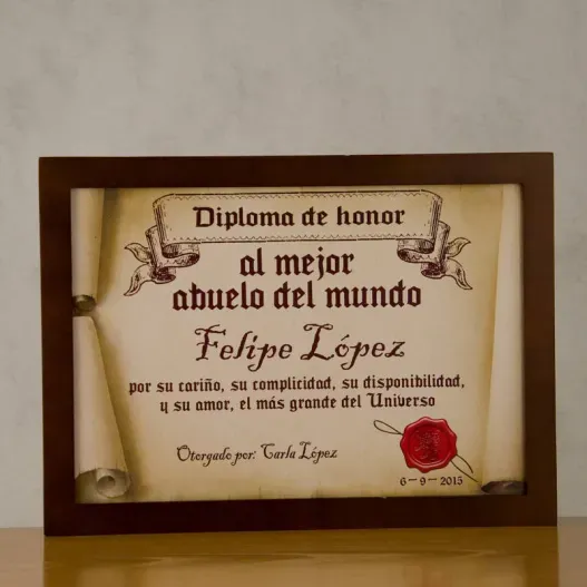 Diploma pergamino al mejor abuelo (Foto de catálogo)
