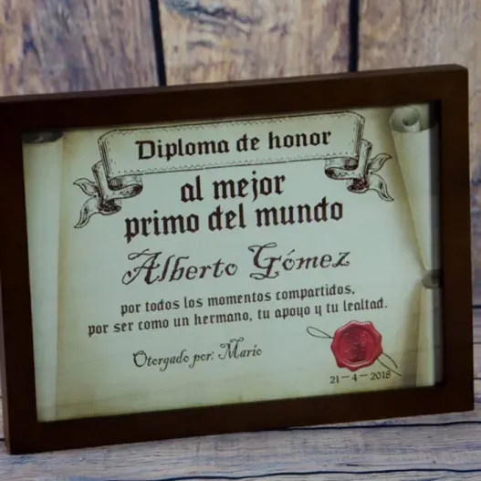 Diploma pergamino al mejor primo (Foto de catálogo)