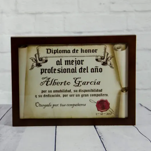 Diploma pergamino al mejor profesional (Detalle de presentación)
