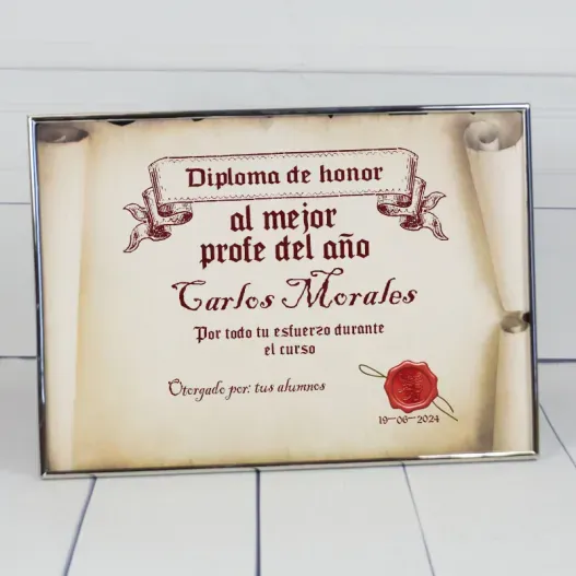 Diploma pergamino al mejor profesor (Detalle de presentación)