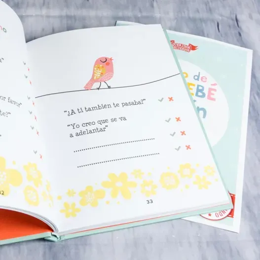 El libro de mi beb&eacute; con tarjeta personalizada (Vista alternativa)