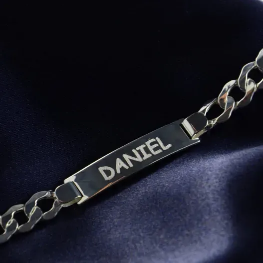 Esclava de plata para hombre grabada (Foto de catálogo)