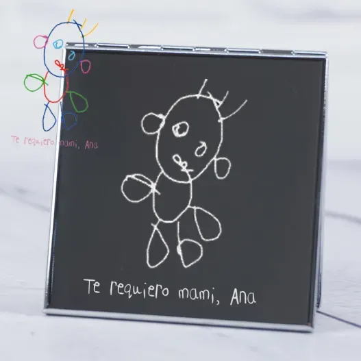 Espejo con el dibujo de tu hijo grabado (Detalle de presentación)