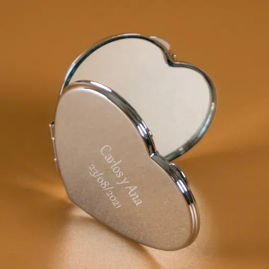 Espejo coraz&oacute;n para el bolso grabado (Idea de regalo original)