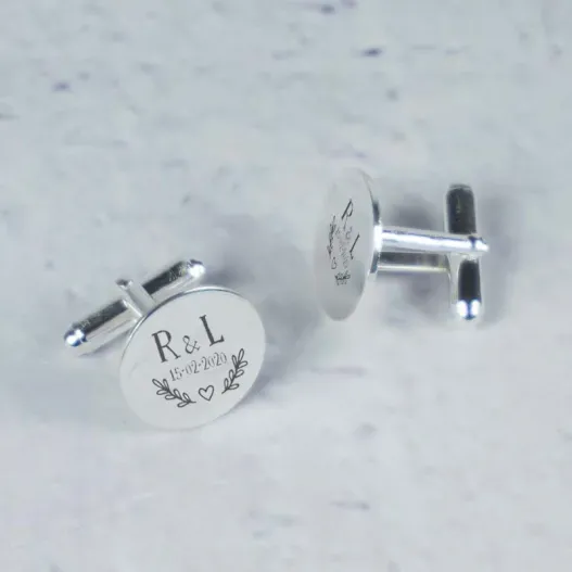 Gemelos de plata grabados para novio (Detalle de presentación)