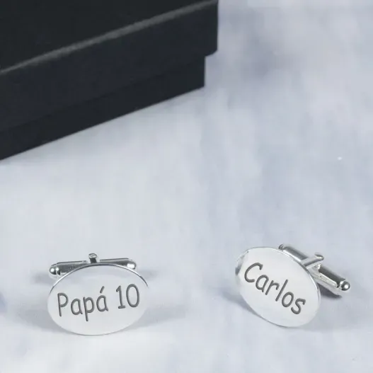 Gemelos de plata grabados para hombre (Foto de catálogo)