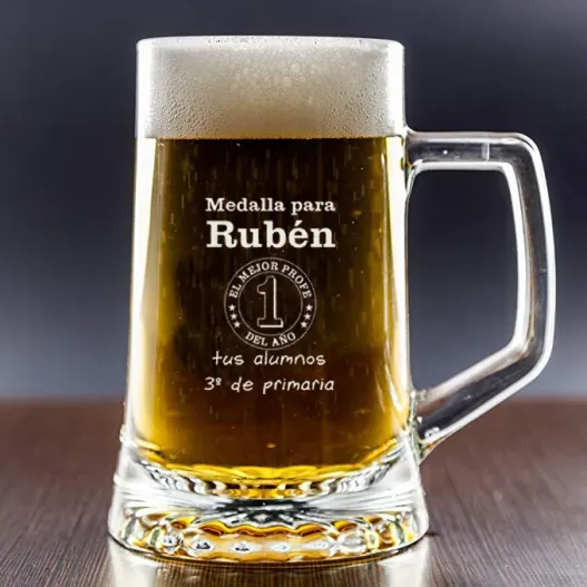 Jarra de cerveza con medalla al mejor profe (Vista alternativa)