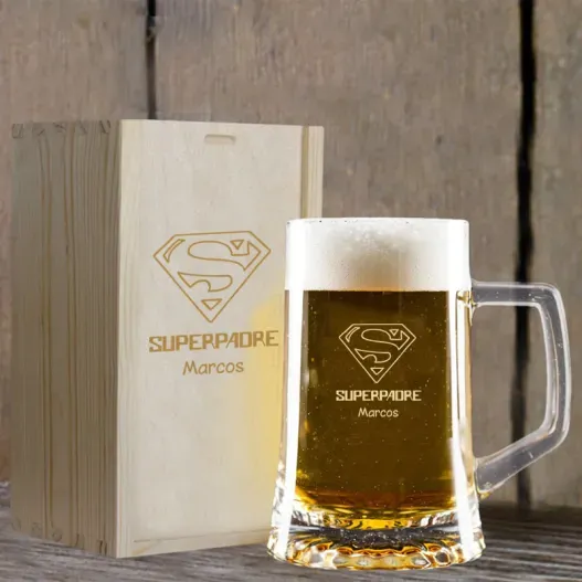Jarra de cerveza Superpadre grabada (Detalle de presentación)