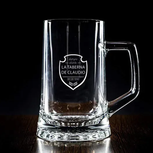 Jarra de cerveza grabada 'La taberna' (Vista alternativa)