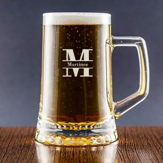 Jarra de cerveza inicial en estuche grabado (Detalle de presentación)