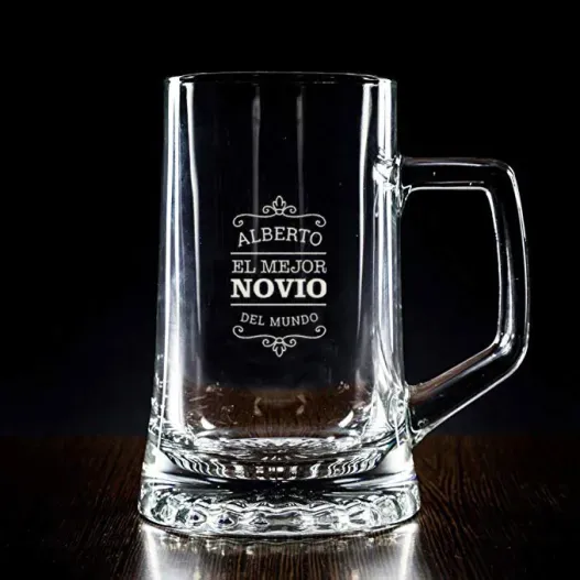 Jarra de cerveza personalizada 'El mejor novio' (Detalle de presentación)