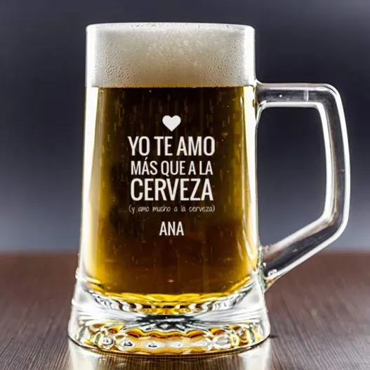 Jarra de cerveza personalizada 'Te amo...' (Detalle de presentación)
