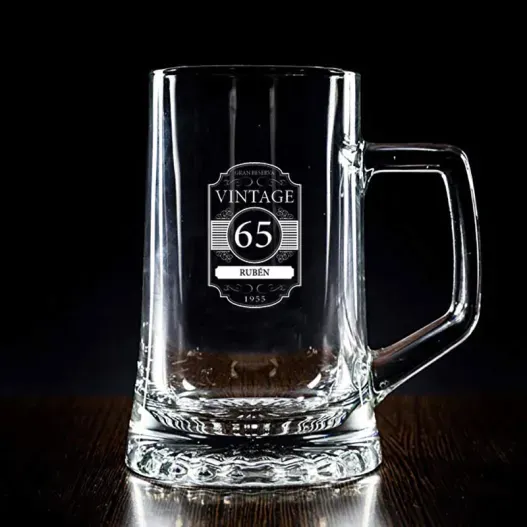 Jarra de cerveza vintage personalizada (Detalle de presentación)
