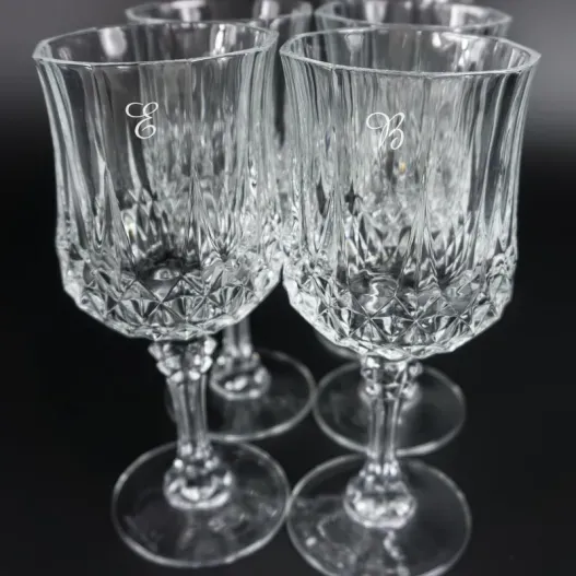 Juego de 6 copas de vino talladas grabadas (Detalle de presentación)