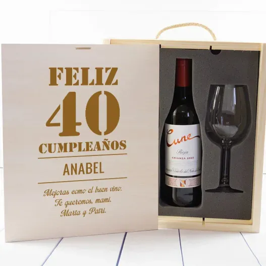 Kit con Vino Cune Crianza con caja grabada (Vista alternativa)