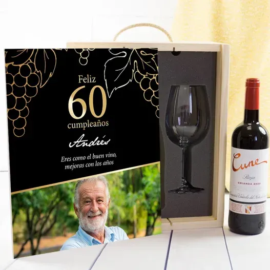 Kit con Vino Cune Crianza con caja impresa (Detalle de presentación)