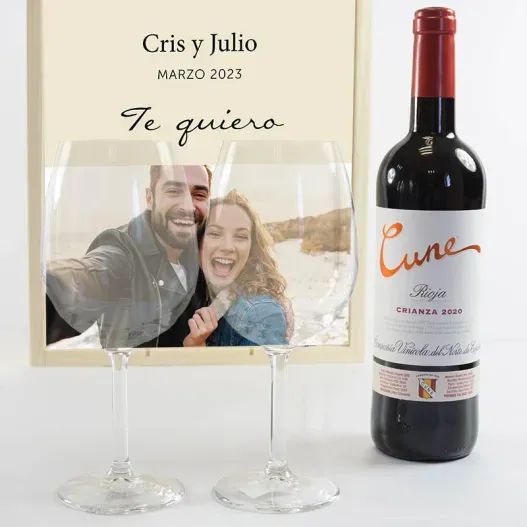 Kit con Vino Cune Crianza con caja impresa (Foto de catálogo)