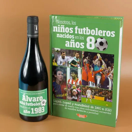 Kit futbolero 'libro y botella de vino' personalizada de los 80 (Vista alternativa)