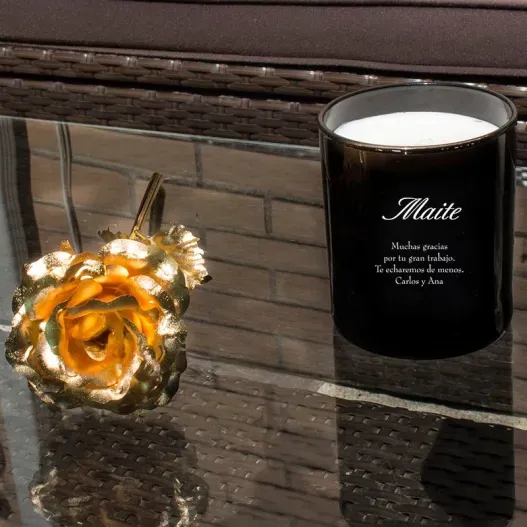 Kit jubilaci&oacute;n personalizado para mujer (Detalle de presentación)
