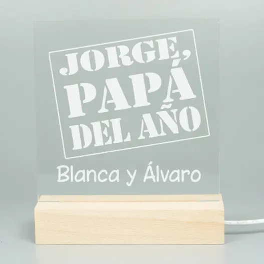 L&aacute;mpara led grabada 'Pap&aacute; del a&ntilde;o' (Detalle de presentación)