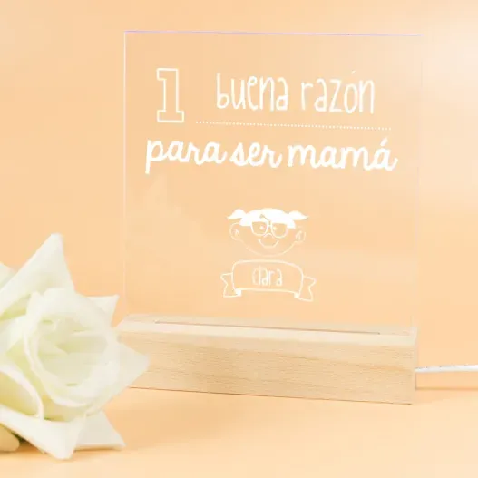L&aacute;mpara led grabada 'Razones para ser mam&aacute;' (Vista alternativa)
