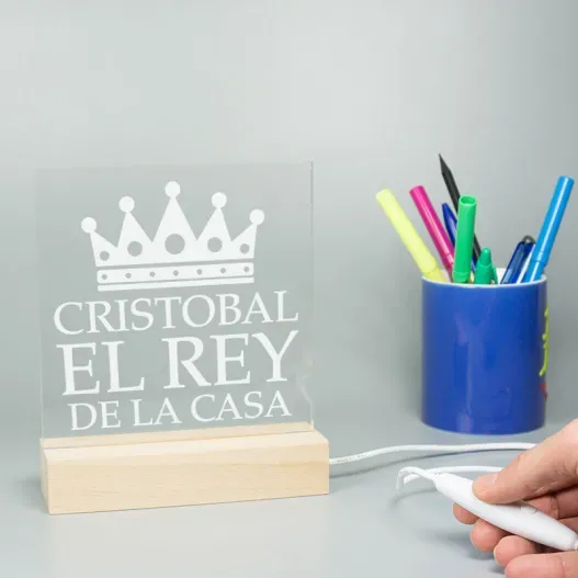 L&aacute;mpara led personalizada 'El rey de la casa' (Vista alternativa)