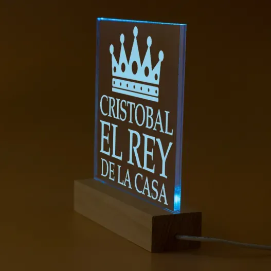 L&aacute;mpara led personalizada 'El rey de la casa' (Detalle de presentación)
