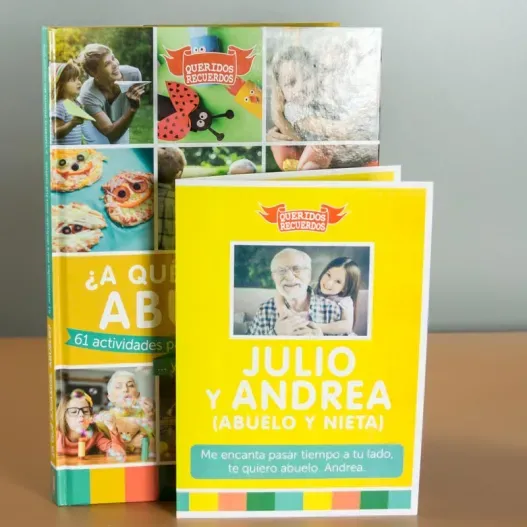 Libro &iquest;A qu&eacute; jugamos, abuel@? con tarjeta con foto (Foto de catálogo)