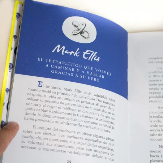 Libro &iexcl;&Aacute;nimo! con nombre grabado (Vista alternativa)