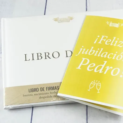 Libro de Oro con tarjeta personalizada (Vista alternativa)