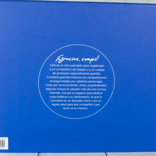 Libro &iexcl;Gracias compi! con tarjeta personalizada (Detalle de presentación)