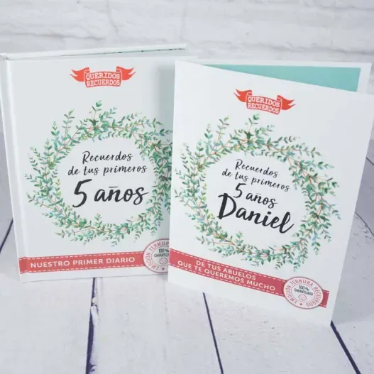 Libro 'Recuerdos de tus primeros 5 a&ntilde;os' con tarjeta personalizada (Foto de catálogo)