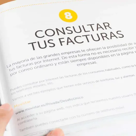 Libro 'Tr&aacute;mites por internet' con tarjeta personalizada (Vista alternativa)