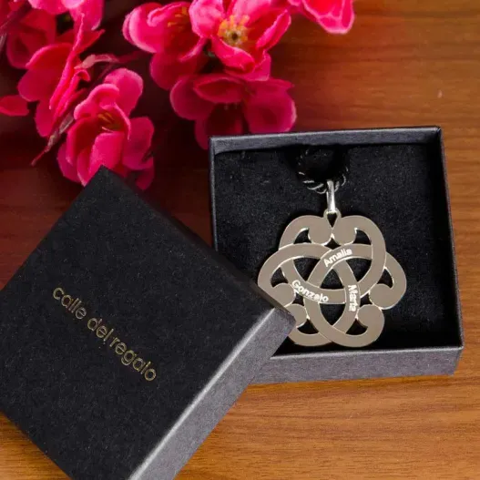 Colgante de plata arabesco grabado (Detalle de presentación)