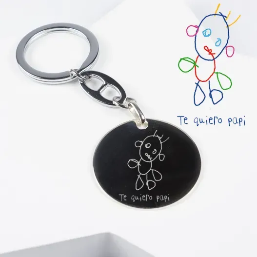 Llavero de plata con el dibujo de tu hijo grabado