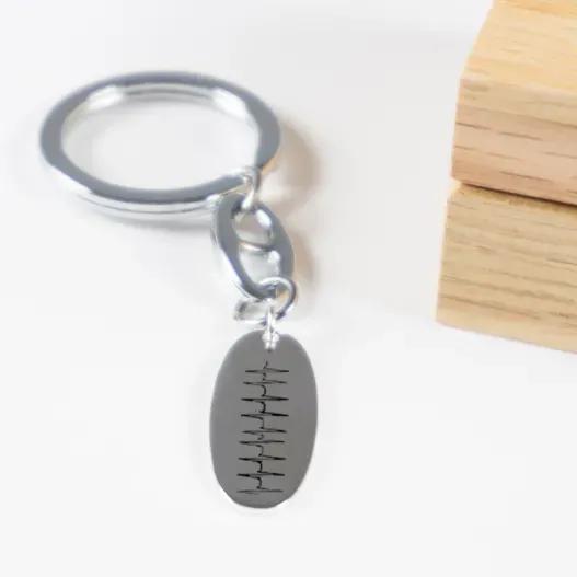 Llavero de plata ovalado personalizado 'Latidos' (Idea de regalo original)