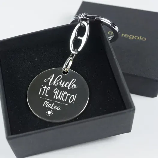 Llavero de plata Te quiero abuelo grabado (Detalle de presentación)