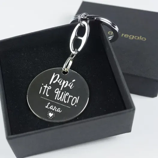 Llavero de plata Te quiero pap&aacute; grabado (Detalle de presentación)